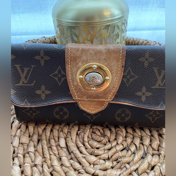 Louis Vuitton Monogram Clutch - Picture 2 of 11